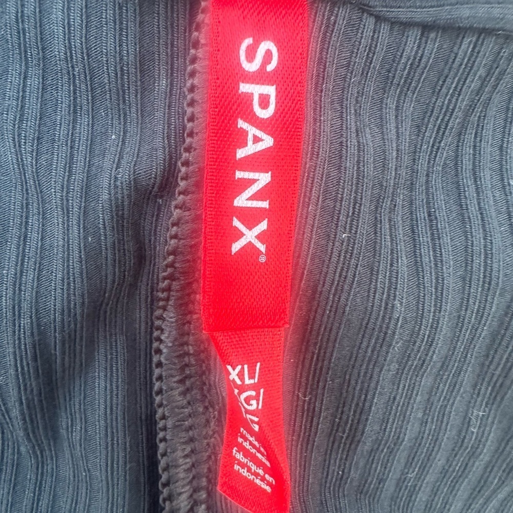 SPANX Black Ribbed Garment - Picture 4 of 8